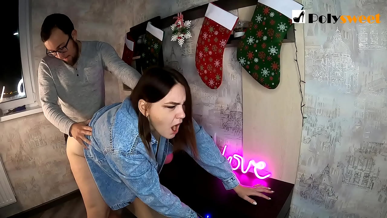 Al noi li va agradar follar amb una noia bonica amb una cua de cavall al cul amb la boca i la polla