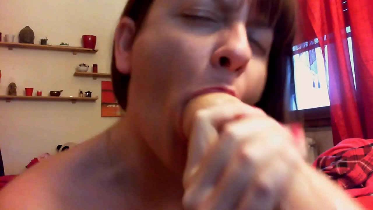 Gran orgasme per a la teva germana bruta, obre la boca i beu-ho tot